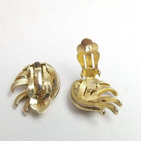 Vintage Crown Trifari Gold Tone Wave Shape Clip On Earrings, Retro Estate Signed - Picture 3 of 8